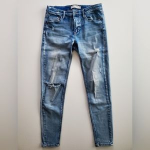 🌟 Step into Comfort and Style: Light Blue & White Cropped Jeans 👖